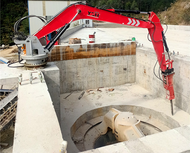 Стрела отбойного молотка на пьедестале