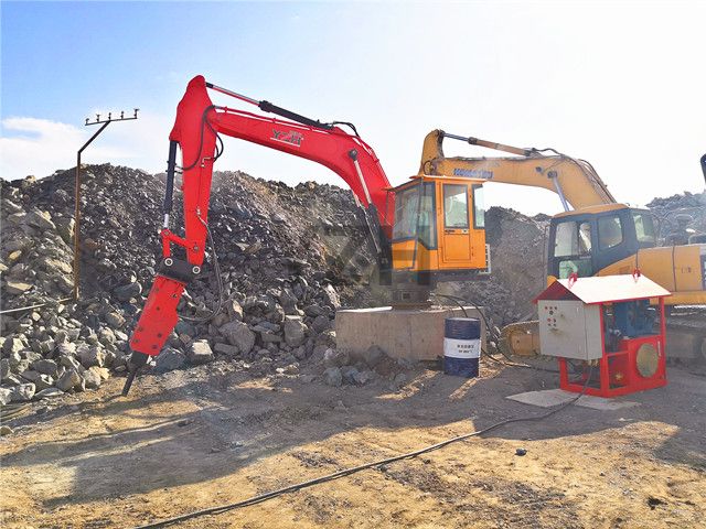 Rockbreaker Boom System