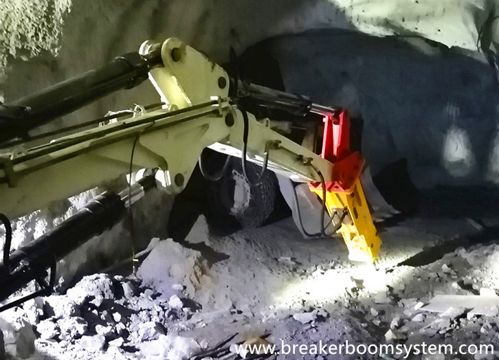 Изготовленная на заказ система заграждения камнедробилки на пьедестале ломает валуны в подземных железных рудниках