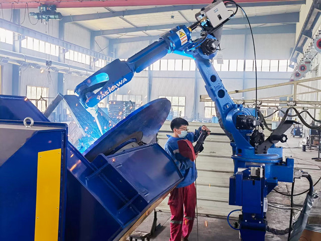 YZH установил роботы Yaskawa