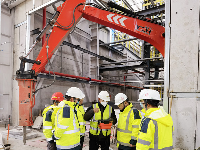 Rockbreaker Boom System