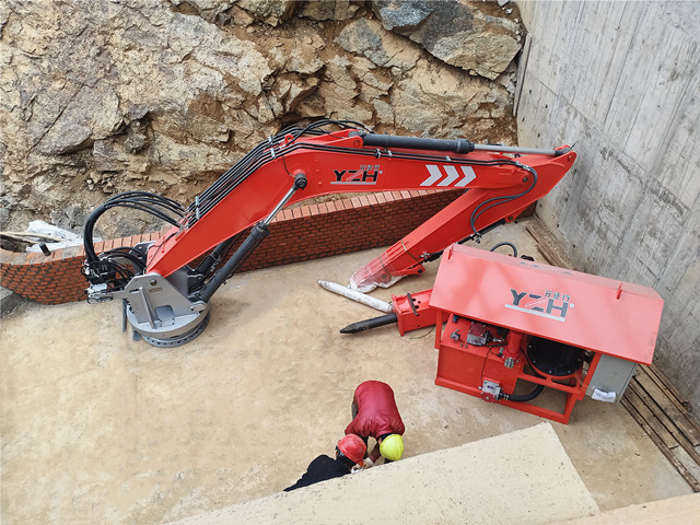 СИСТЕМА ROCKBREAKER BOOM